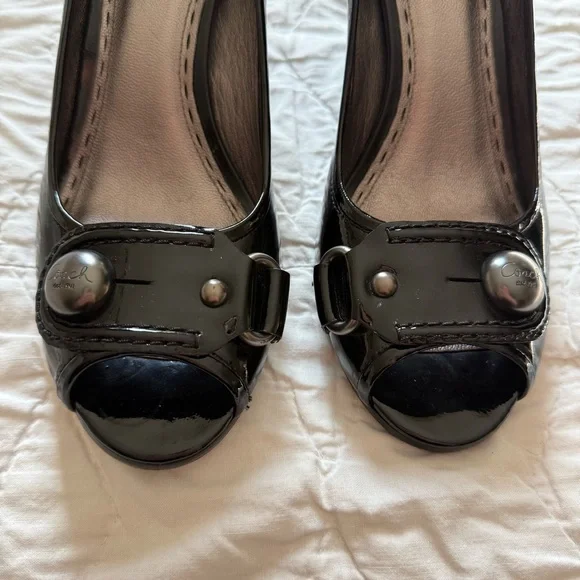Coach Women’s Black Shiny Open Toe Heels Pumps with Coach Button Buckle - Picture 2 of 12